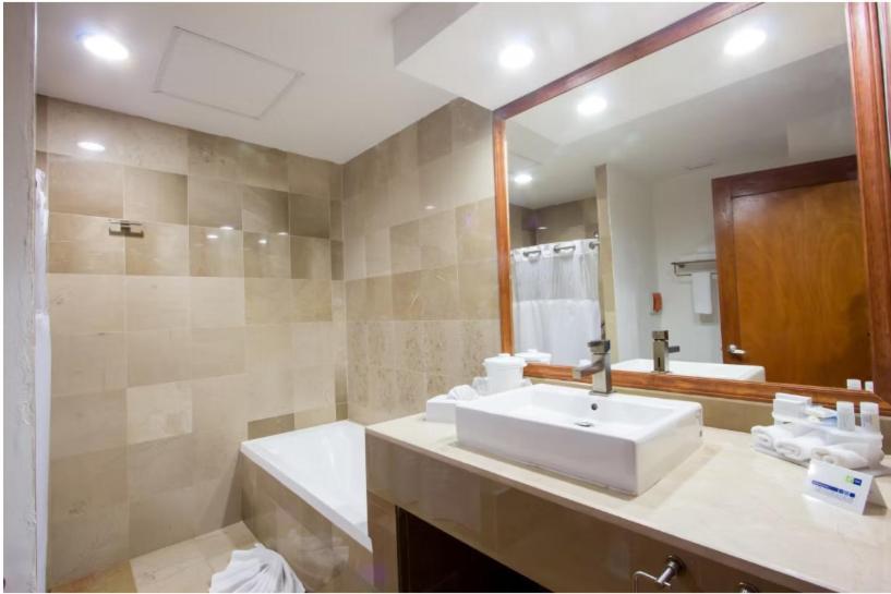 Holiday Inn Express Nuevo Laredo By Ihg Exterior foto